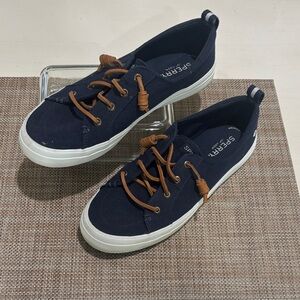 Sperry Navy Boat Shoes with Leather Laces. Women 8.5. Like new condition. Sharp!